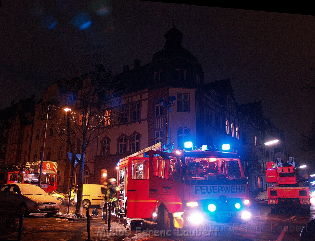 Feuer 3 Dachstuhlbrand Koeln Muelheim Gluecksburgstr P257.JPG